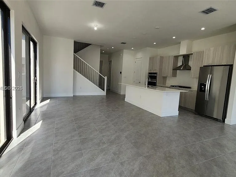 8119 NW 42nd St — Photo 3