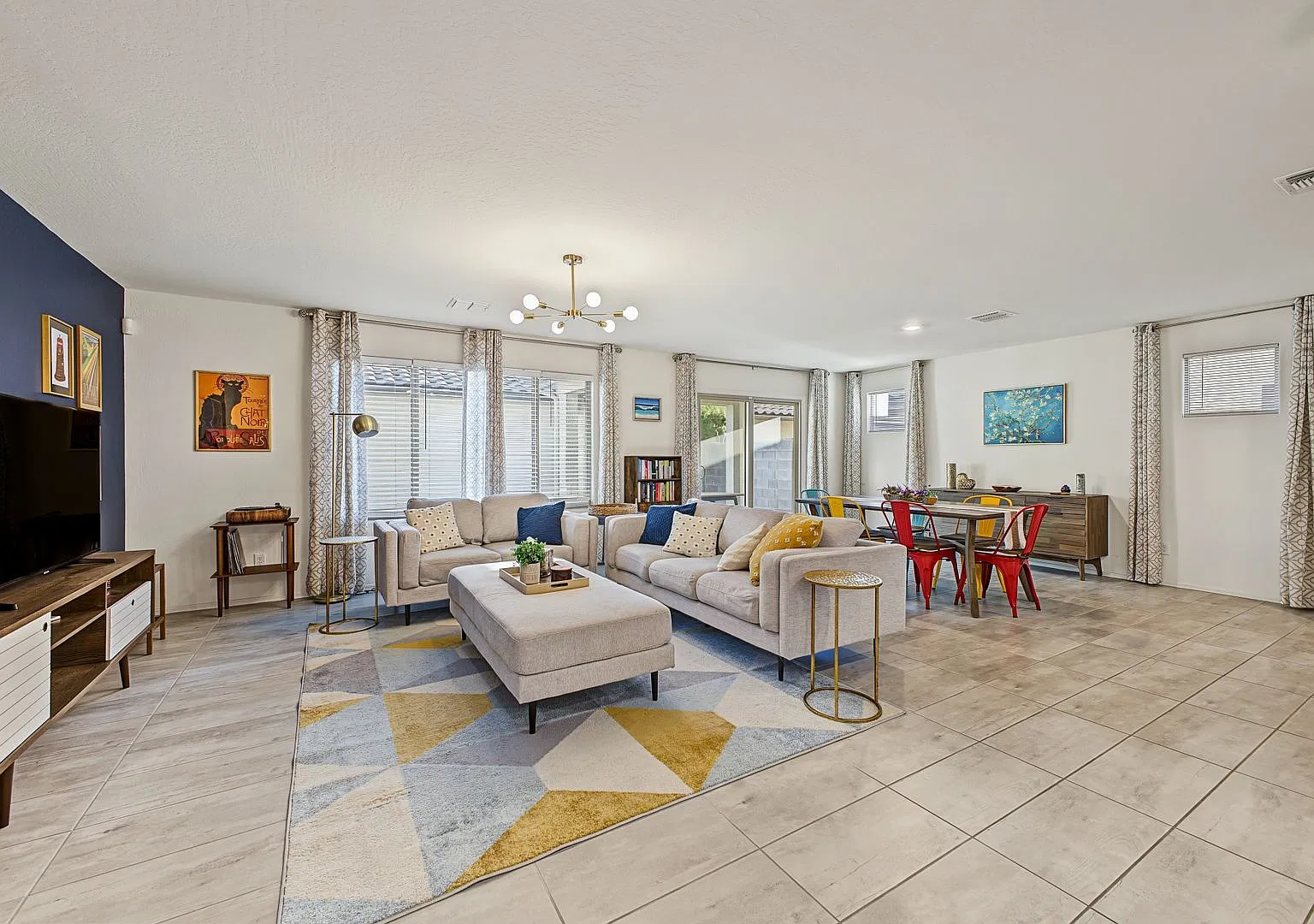 Beautiful 3-Bedroom Home with Loft, Den & Upgraded Kitchen — Photo 4