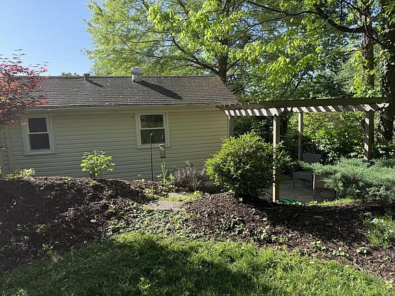 5th image of 2901 Lindsay Ave