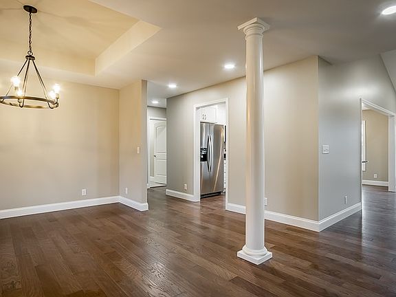 2nd image of 3917 Hilltop Dr