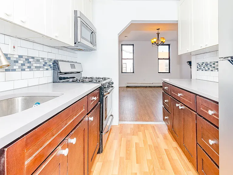 249 Melrose St #3L — Photo 5