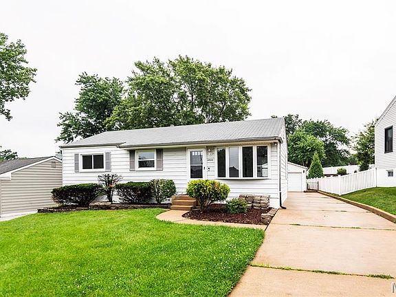 2nd image of 10922 Juniper Ct