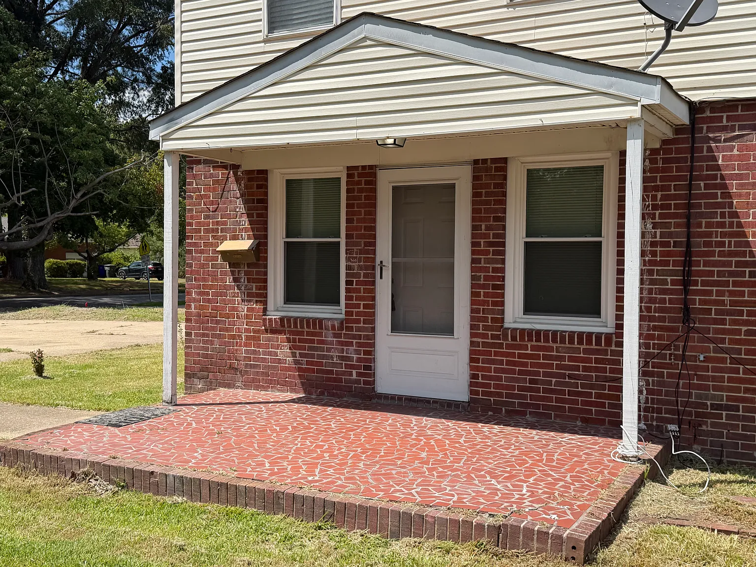 3 bed, 1400 sqft, $2,000 — Photo 2