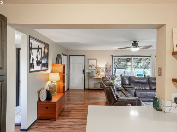 salem-oregon-53017115 picture