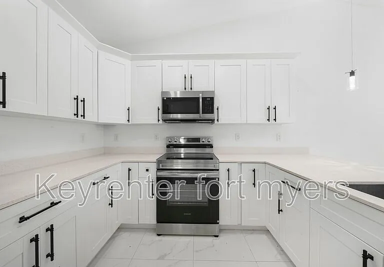 668 Chemstrand St E — Photo 4