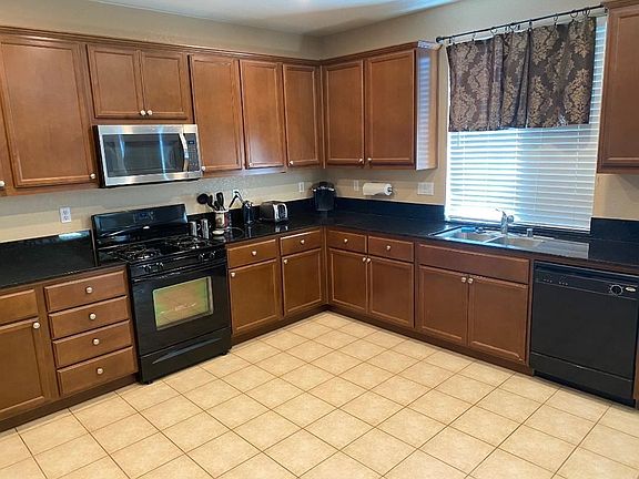 5th image of 2029 Mariposa Dr