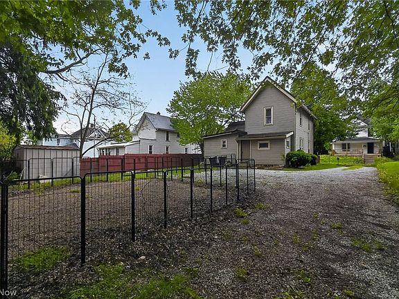 5th image of 402 Vine St