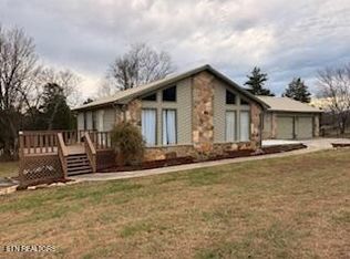 232 Creekwood Dr, Madisonville, TN 37354
