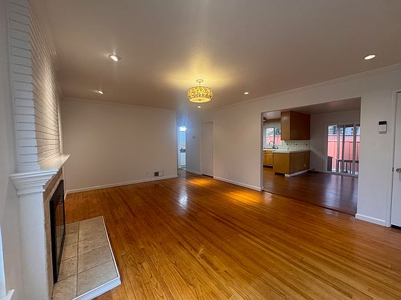 4th image of 7031 Gladys Ave