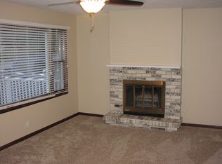 421 W West Plains Rd, Gretna, NE 68028