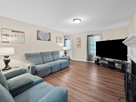 2nd image of 1038 Phillip Dr