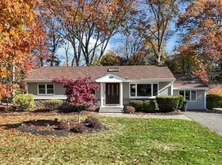 107 E Slope Rd, Mahwah, NJ 07430