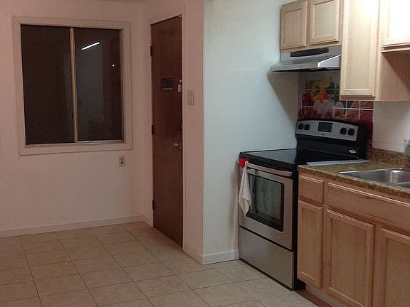 4th image of 2210 Beechwood Dr