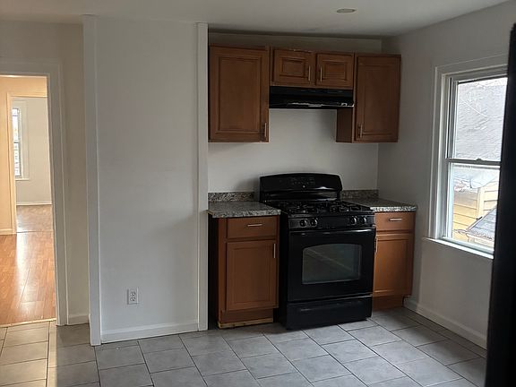 4th image of 1241 Lincoln Ave