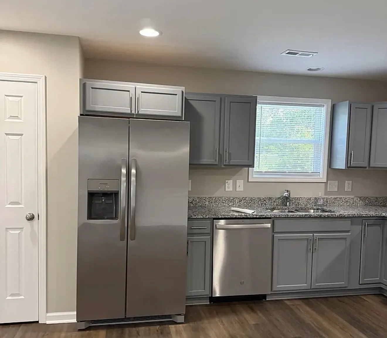 3 bed, 2.5 bath, 1562 sqft, $2,100 — Photo 3