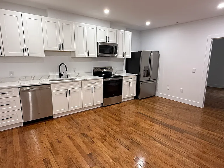 511 Broadway #201 — Photo 5