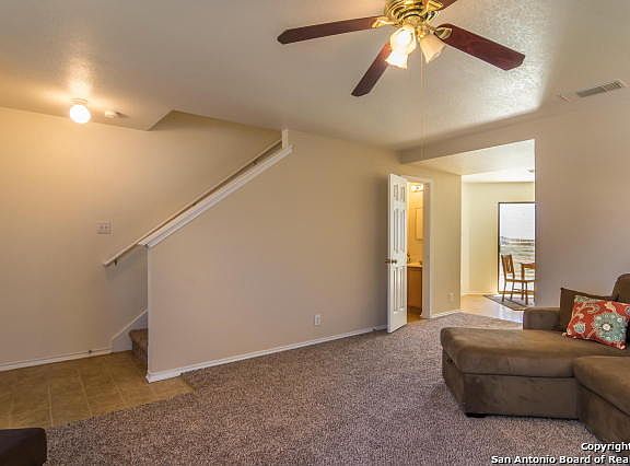 5th image of 47 Caswell Cir