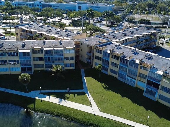 4th image of 1551 NE Miami Gardens Dr APT 216