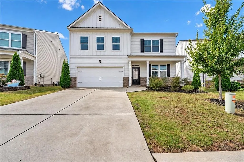 5 bed, 3.0 bath, 2856 sqft, $2,500 — Photo 2