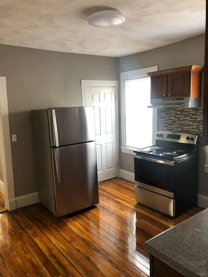 4 bed, 1.0 bath, 1700 sqft, $3,900 — Photo 1