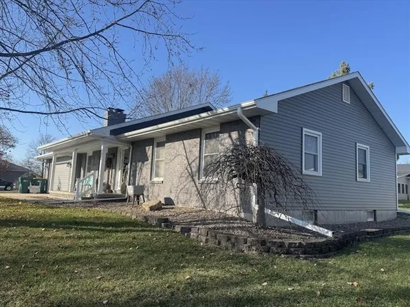 1307 Redbud Dr, Macon, MO 63552