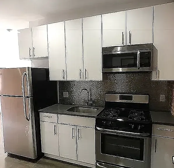 1609 Ocean Ave #3R — Photo 4
