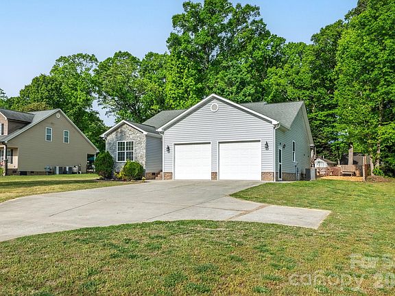 2nd image of 407B Nc Hwy 200 N