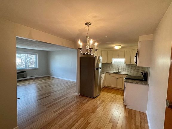 2nd image of 16 Nelson Dr APT 3C