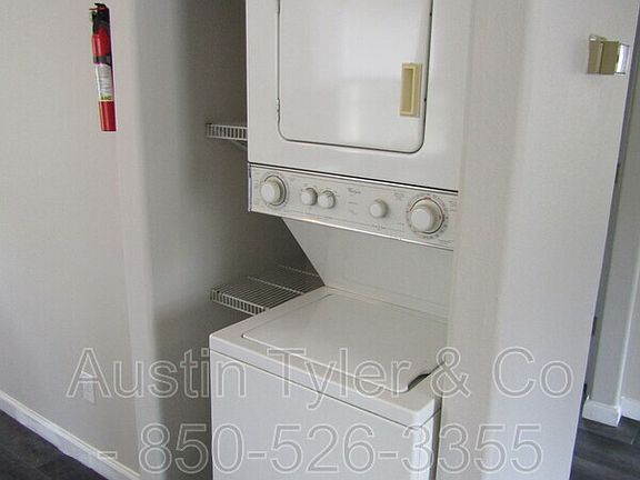 4th image of 2983 Smith St #B