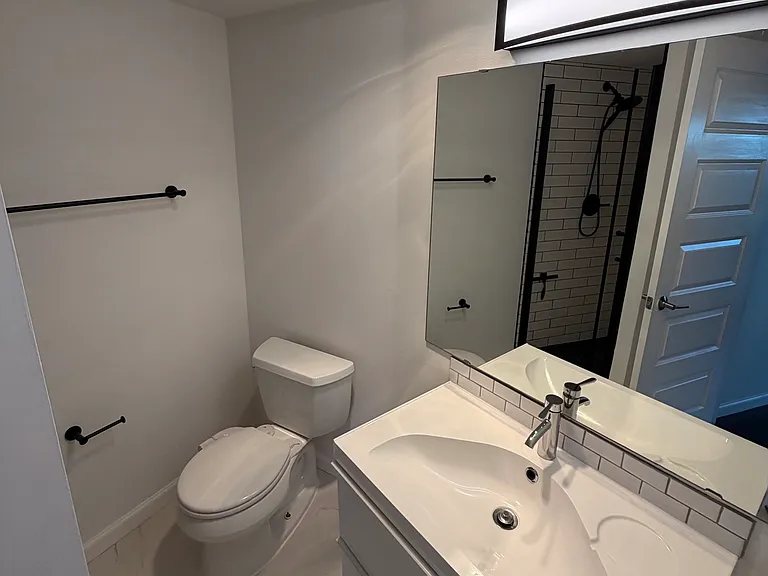 second bedroom bath