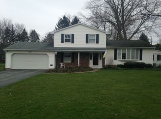 4849 Middleton Dr, Lockport, NY 14094