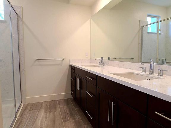 5th image of 1625 Delano St Unit 22