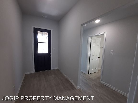 5th image of 4007 Mockingbird Ln