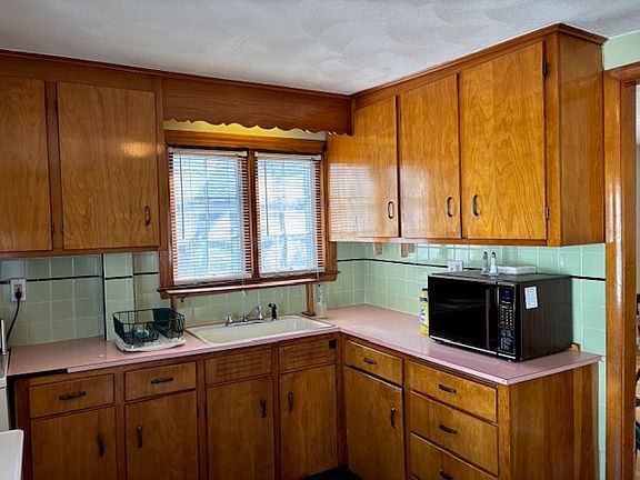 Additional view of kitchen