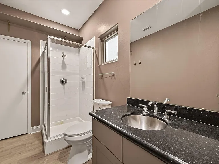1107 Saint Charles St — Photo 31