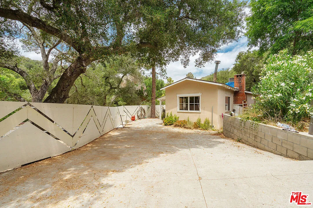 2 bed, 1.5 bath, 1136 sqft, $4,699 — Photo 3