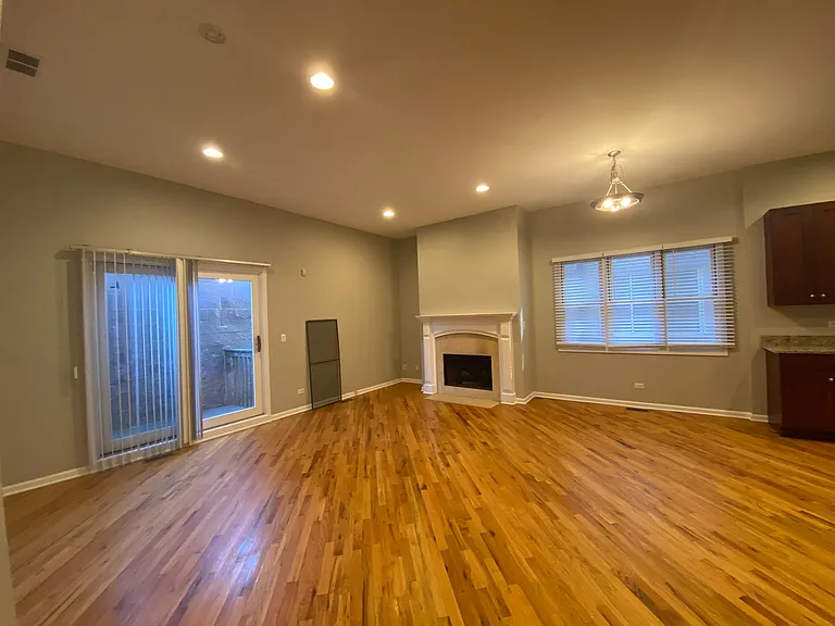 1522-1528 W Greenleaf Ave #2 — Photo 17
