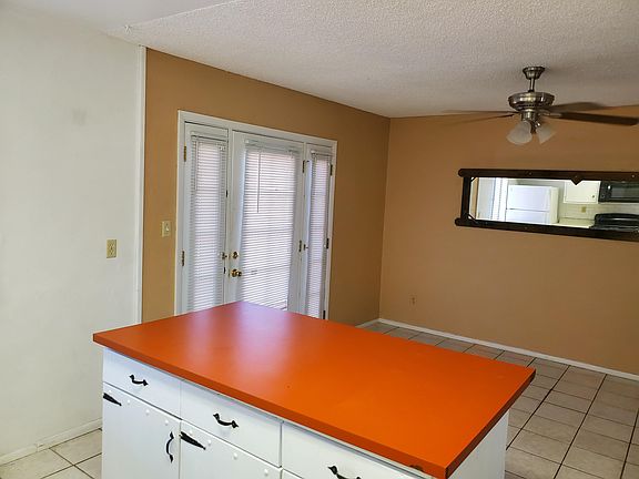 4th image of 944 S Valencia Unit 15