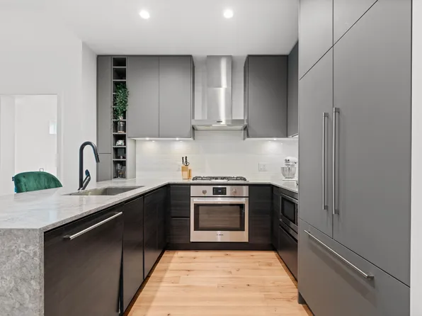 3131 Murray St #621, Pt Moody, BC V3H 1X1