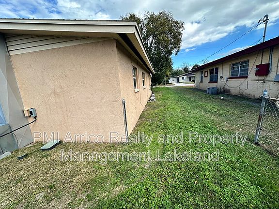 5th image of 2265 3rd St NE