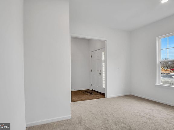 4th image of 709 Jeffsu Lot 62