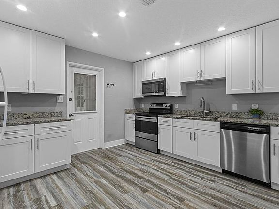 3rd image of 4402 W TRILBY AVENUE