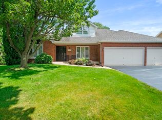 1613 Valley Ridge Ct, Naperville, IL 60565