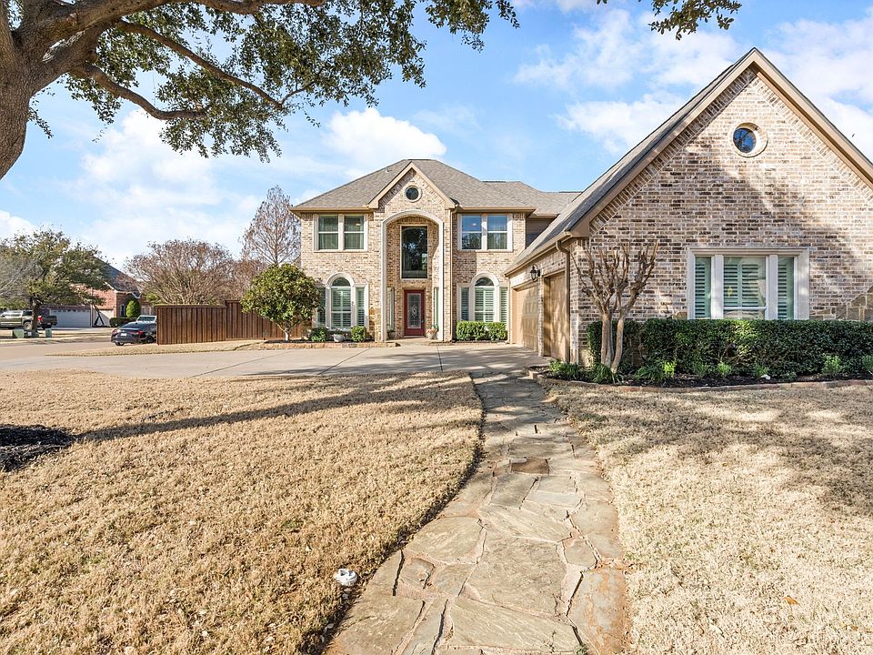 1st image of 722 Live Oak Ln
