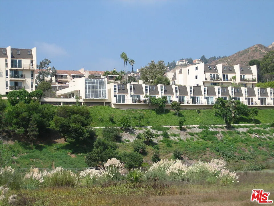 Building Photo - 23901 Civic Center Way #D238