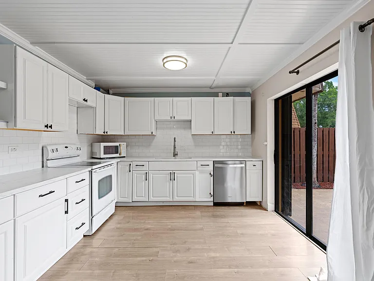1405 14th Ln — Photo 24