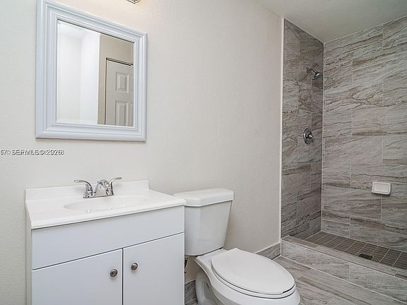 4th image of 2542 Fillmore St