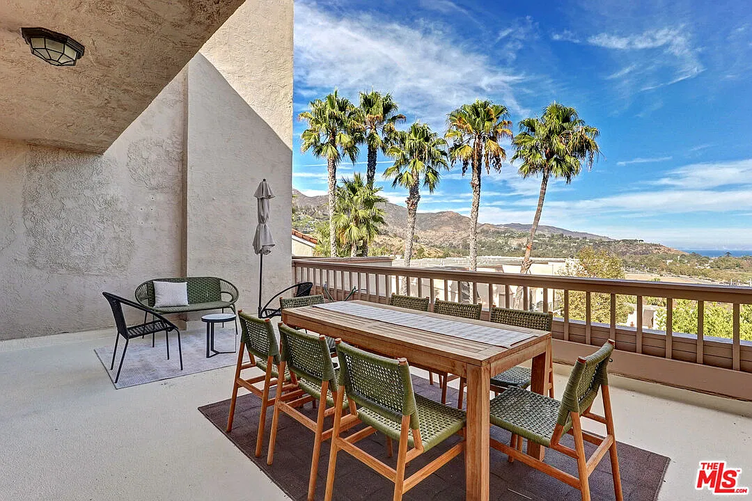 2 bed, 2.0 bath, 1470 sqft, $5,800 — Photo 3