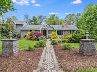 28 Greendale Dr, Oak Ridge, NJ 07438