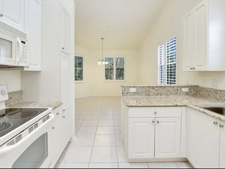 1445 Mariposa Cir — Photo 10